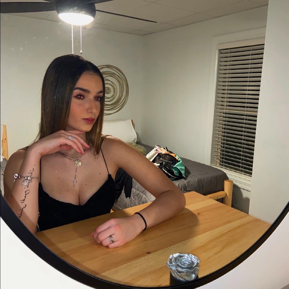 Meet your Posher, Desara